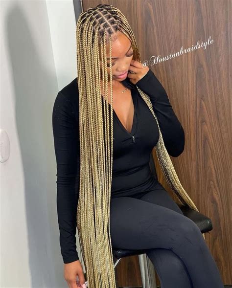 blonde hair with black braids|platinum blonde knotless braids.